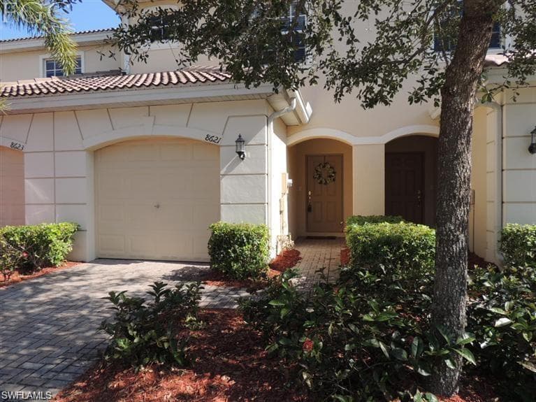 8621 Athena CT LEHIGH ACRES, FL 33971