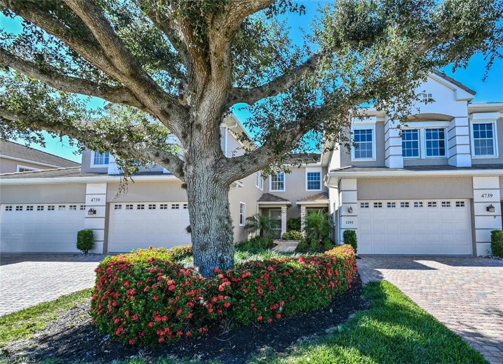 4739 Stratford CT 2202 NAPLES, FL 34105