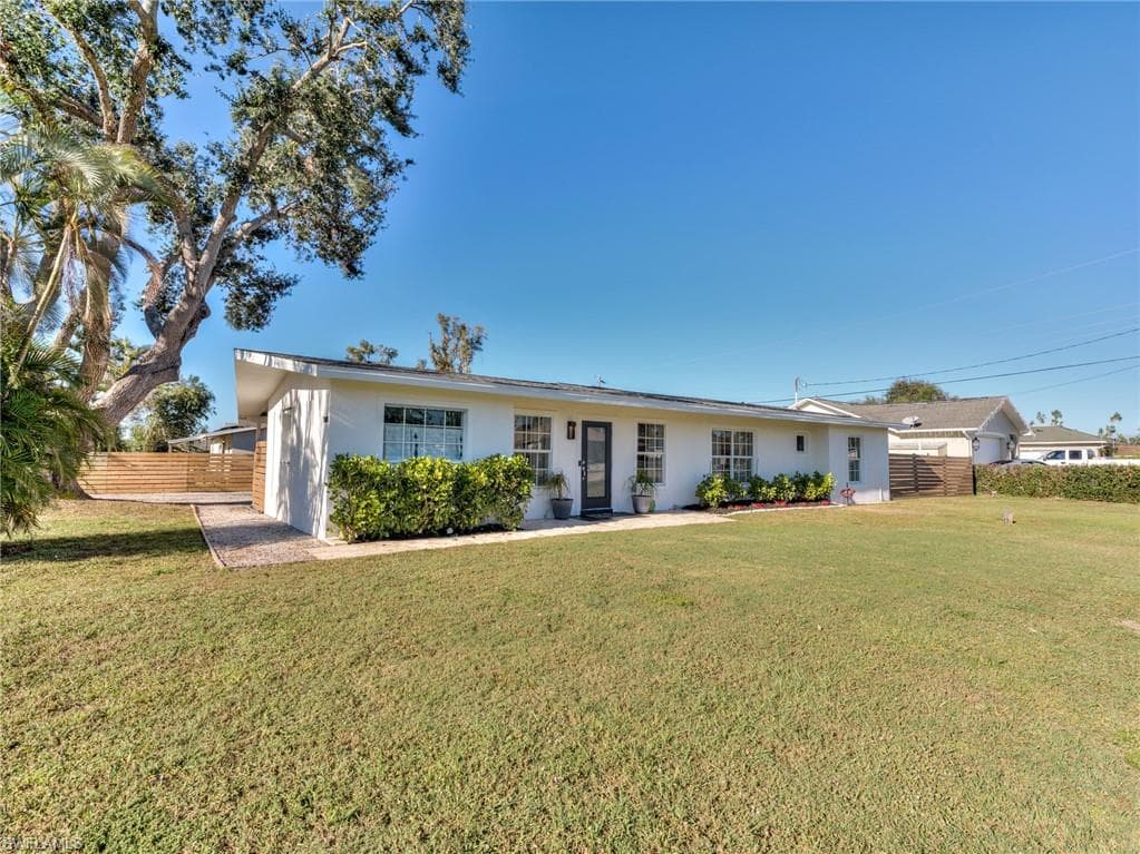 18601 GERANIUM RD FORT MYERS, FL 33967