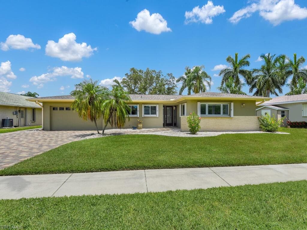 4456 Lakeside AVE NORTH FORT MYERS, FL 33903