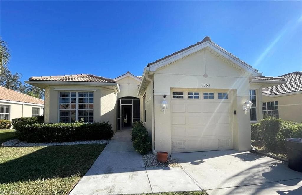 8953 Bristol BEND FORT MYERS, FL 33908
