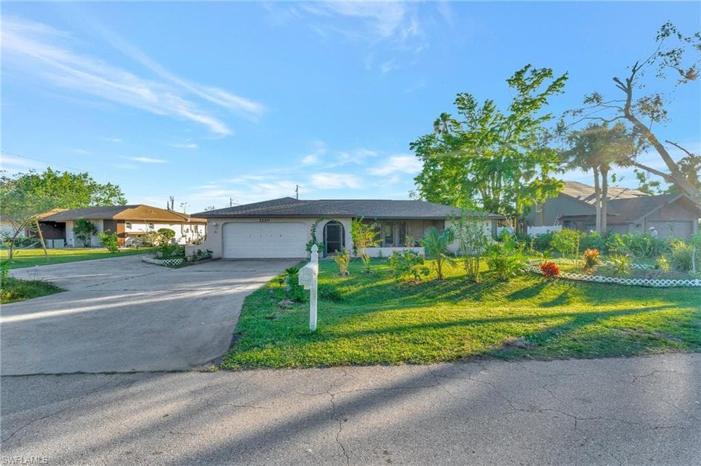 2220 Dover AVE FORT MYERS, FL 33907