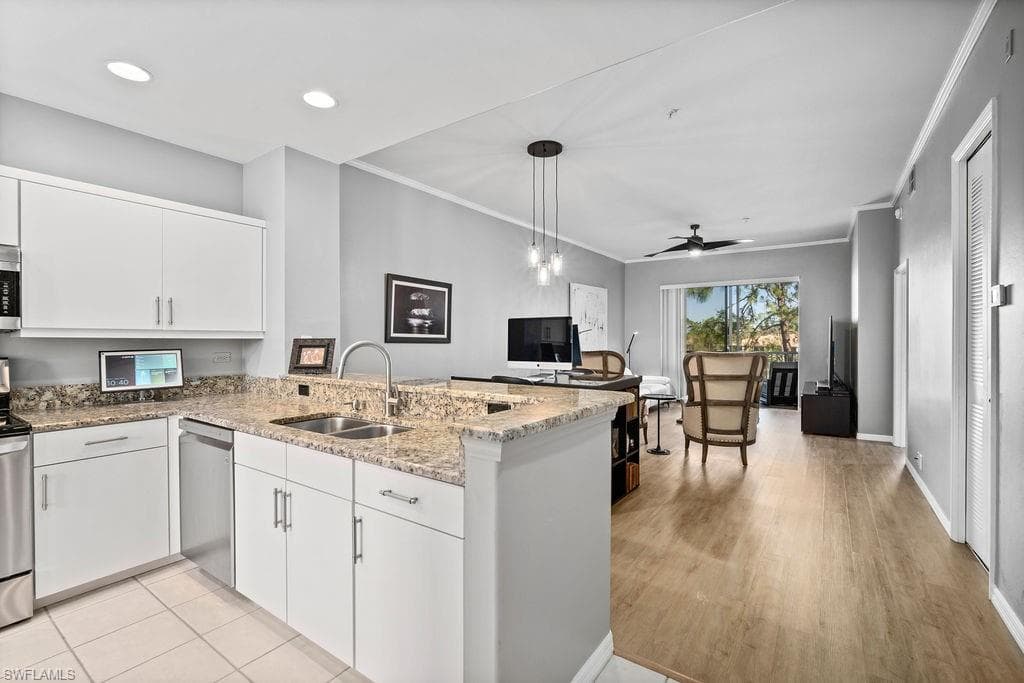 8217 Parkstone PL 1-304 NAPLES, FL 34120