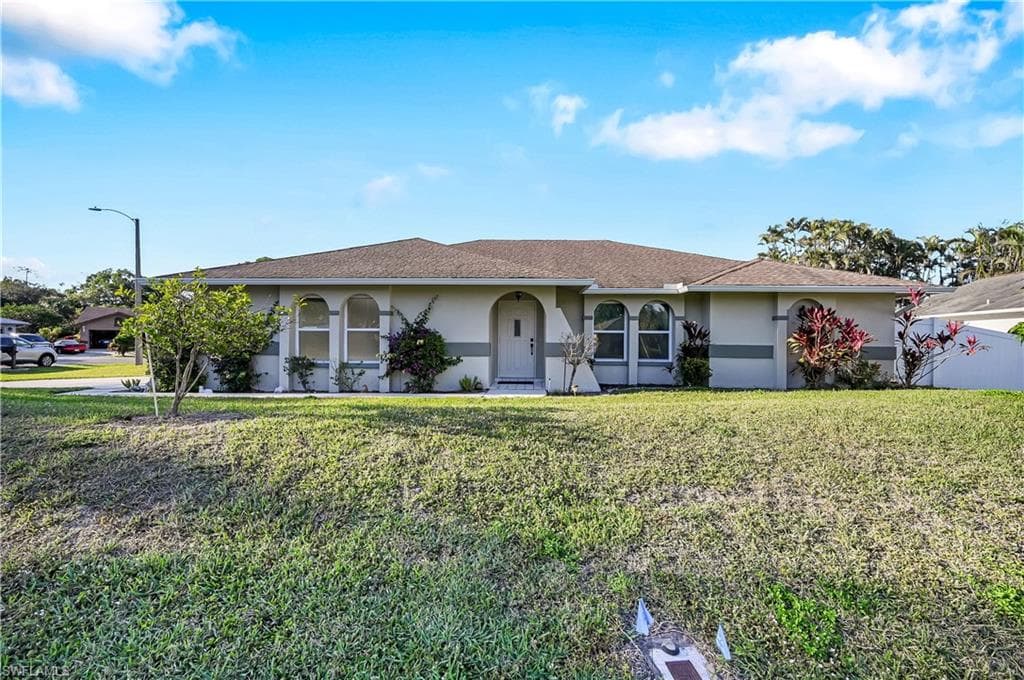 1711 Daisy LN NAPLES, FL 34105