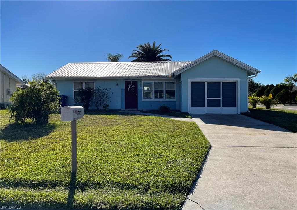 2002 Schooner DR LABELLE, FL 33935