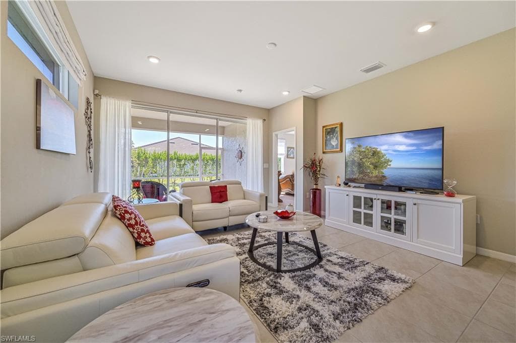 3033 Royal Gardens AVE FORT MYERS, FL 33916