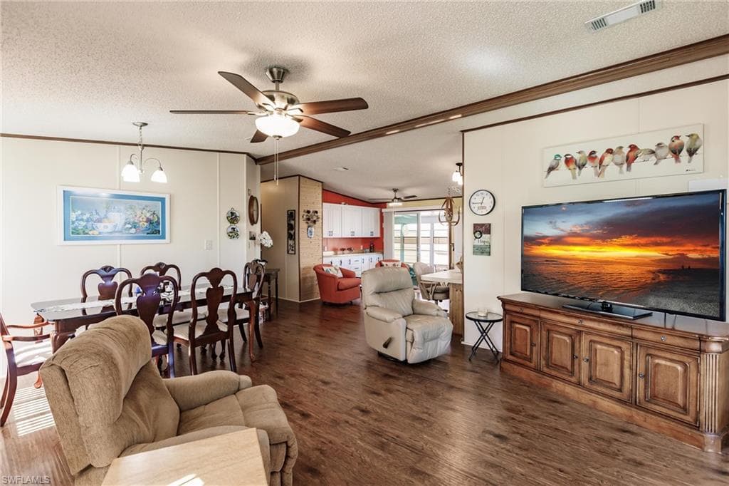 3167 Longview DR NORTH FORT MYERS, FL 33917