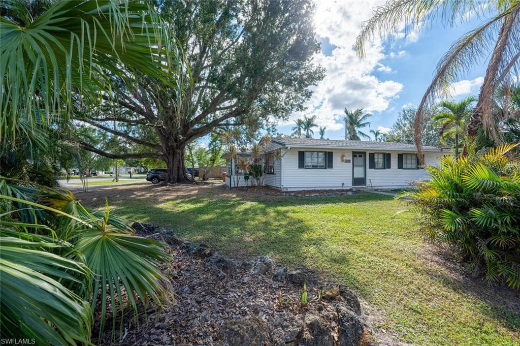 1644 Grove AVE FORT MYERS, FL 33901