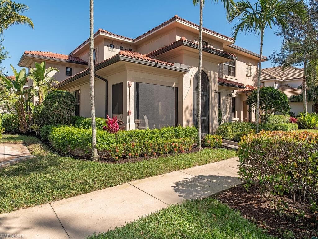 1379 Artesia DR E 602 NAPLES, FL 34113