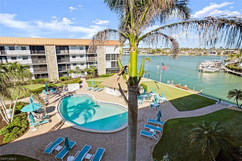 2900 Gulf Shore BLVD N 415 NAPLES, FL 34103