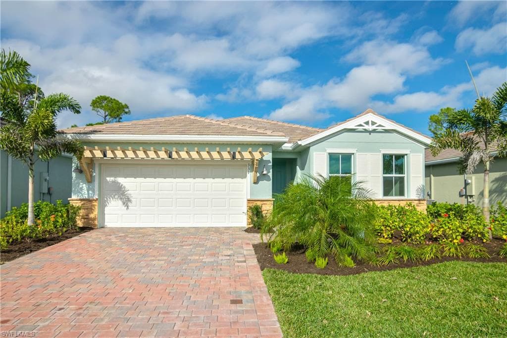 331 Tamarindo LN NAPLES, FL 34114