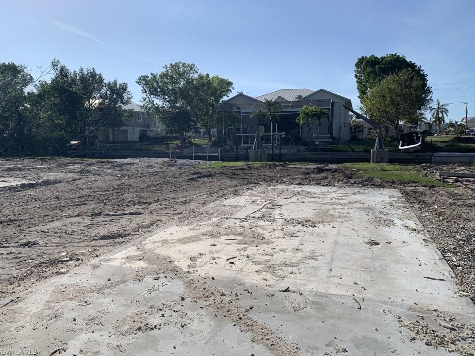 24529 Dolphin ST BONITA SPRINGS, FL 34134