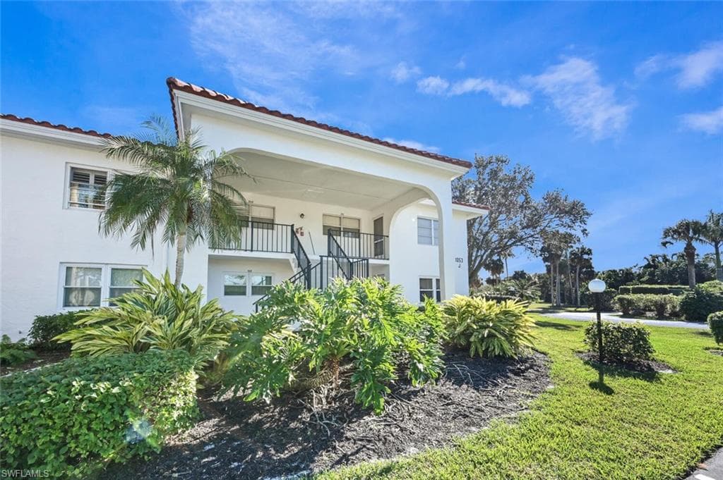 1053 Forest Lakes DR J-101 NAPLES, FL 34105
