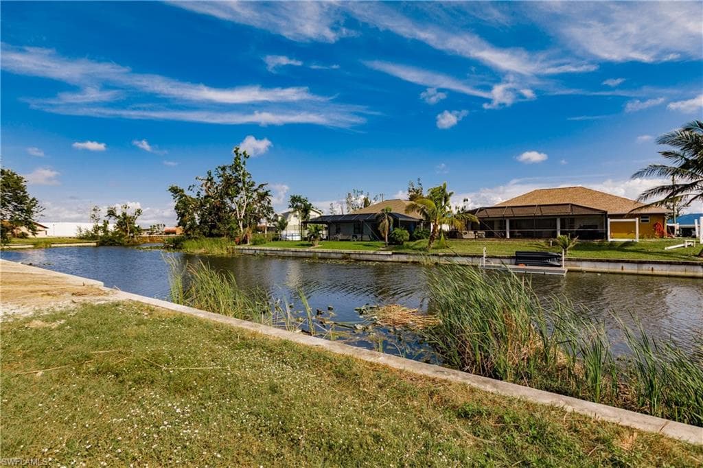 911 SW 15th PL CAPE CORAL, FL 33991