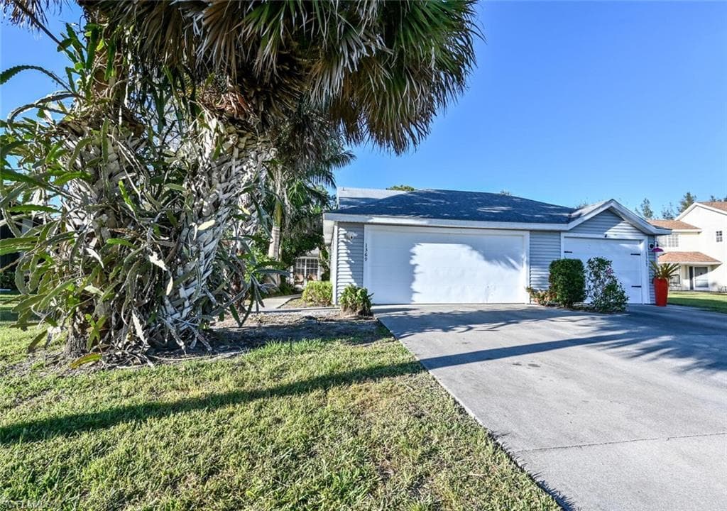 1369 Monarch CIR C-1 NAPLES, FL 34116