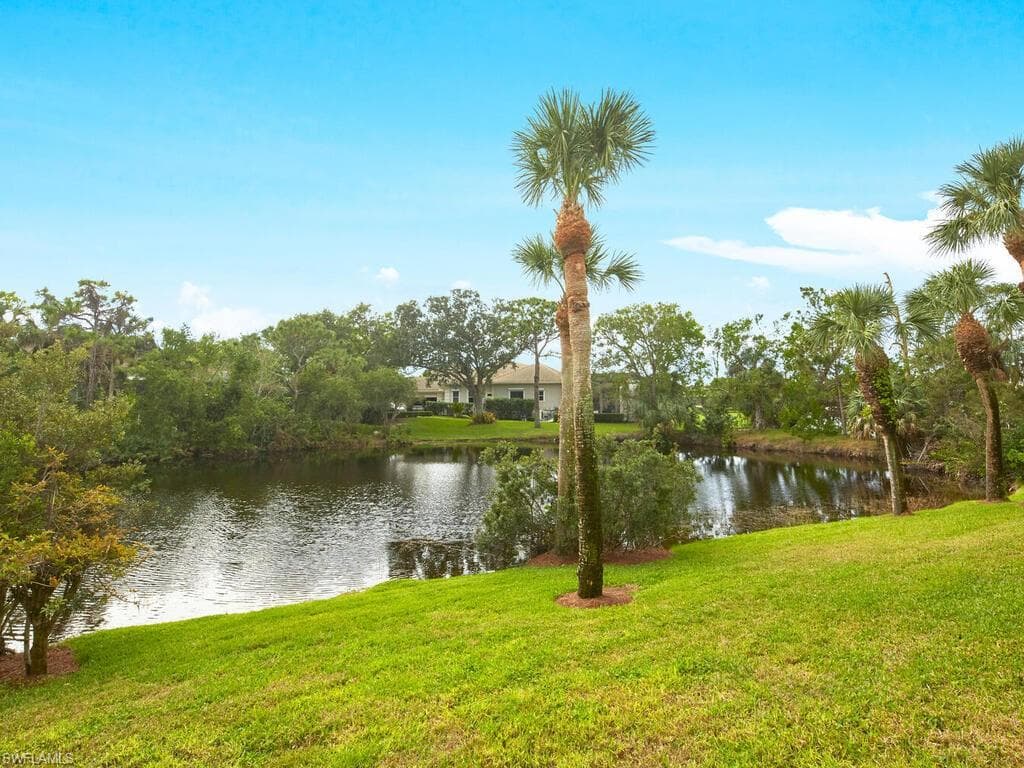 4230 Lake Forest DR 811 BONITA SPRINGS, FL 34134