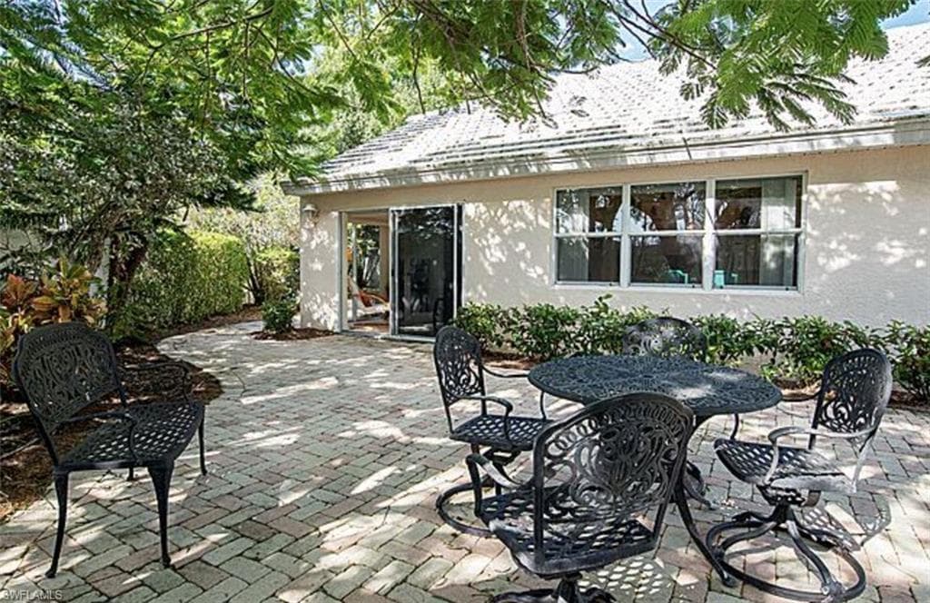 1379 Old Oak LN NAPLES, FL 34110