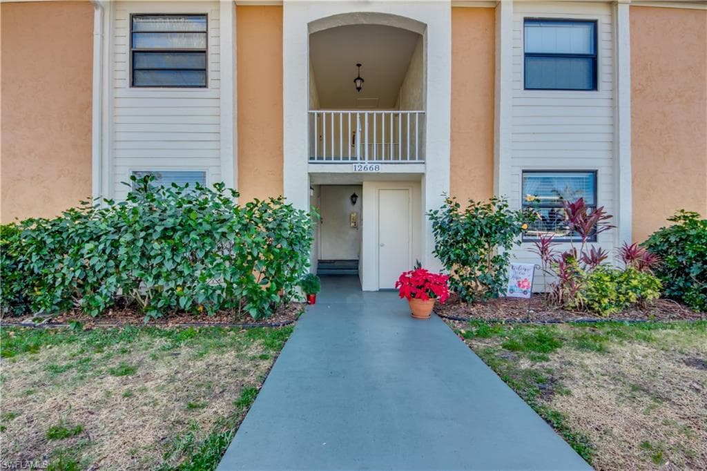 12668 Kenwood LN B FORT MYERS, FL 33907