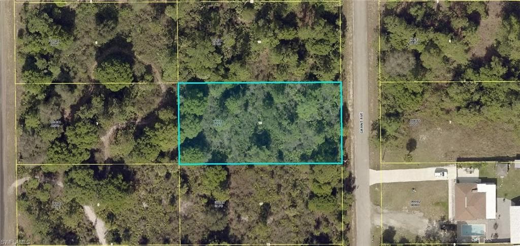 811 Grant AVE LEHIGH ACRES, FL 33972