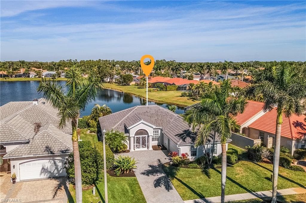 1530 Vintage LN NAPLES, FL 34104
