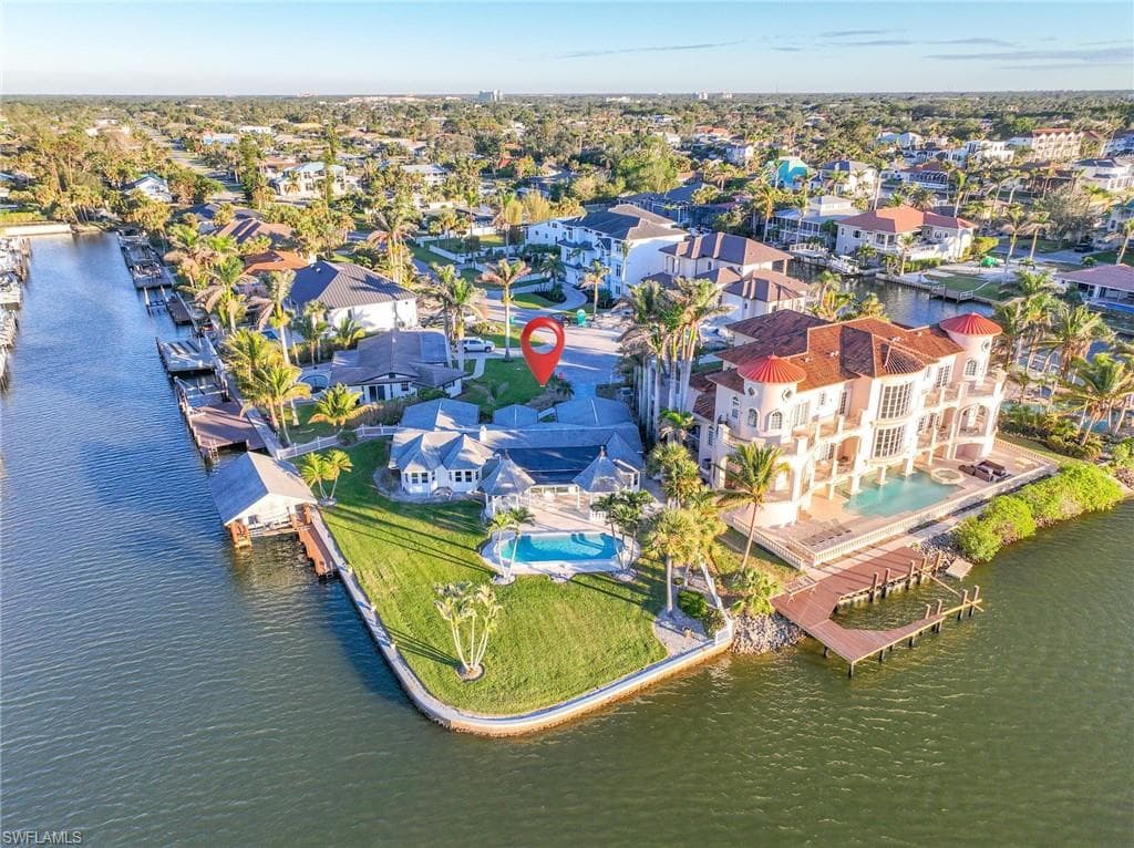 369 Pine AVE NAPLES, FL 34108