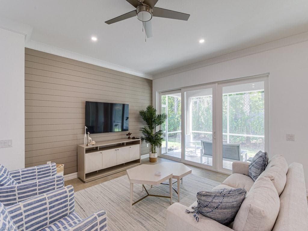 184 Indies Drive East 101 NAPLES, FL 34114
