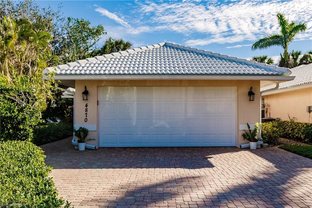 4870 Europa DR NAPLES, FL 34105