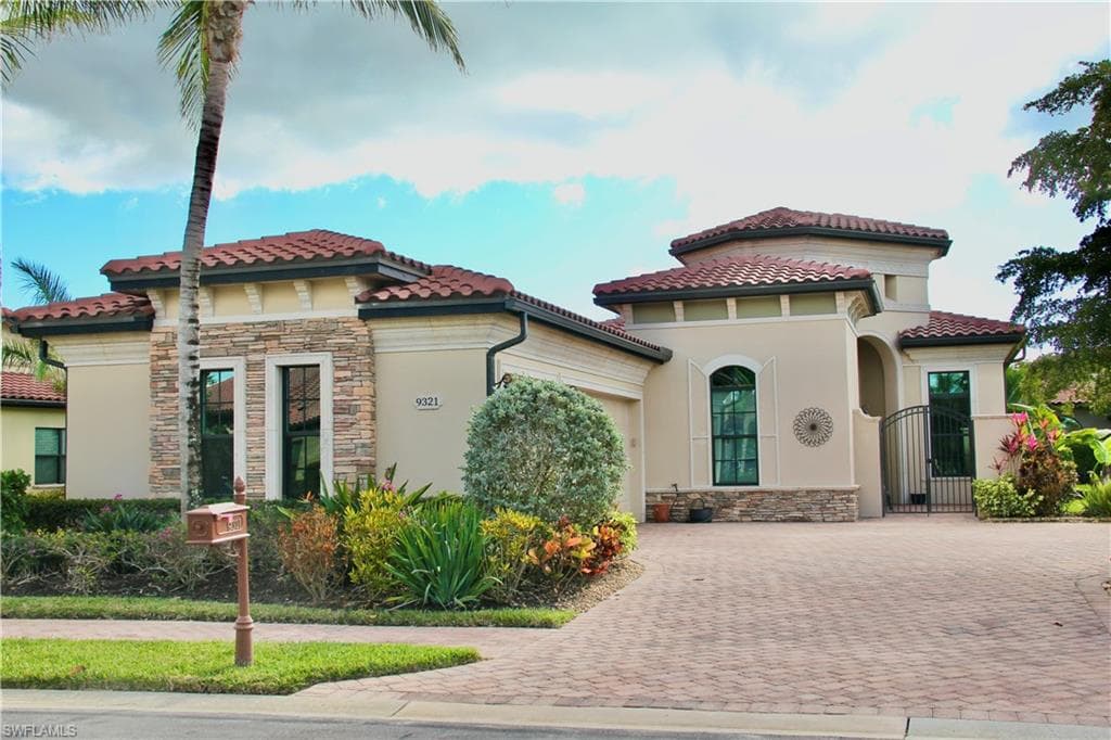 9321 Vercelli CT NAPLES, FL 34113