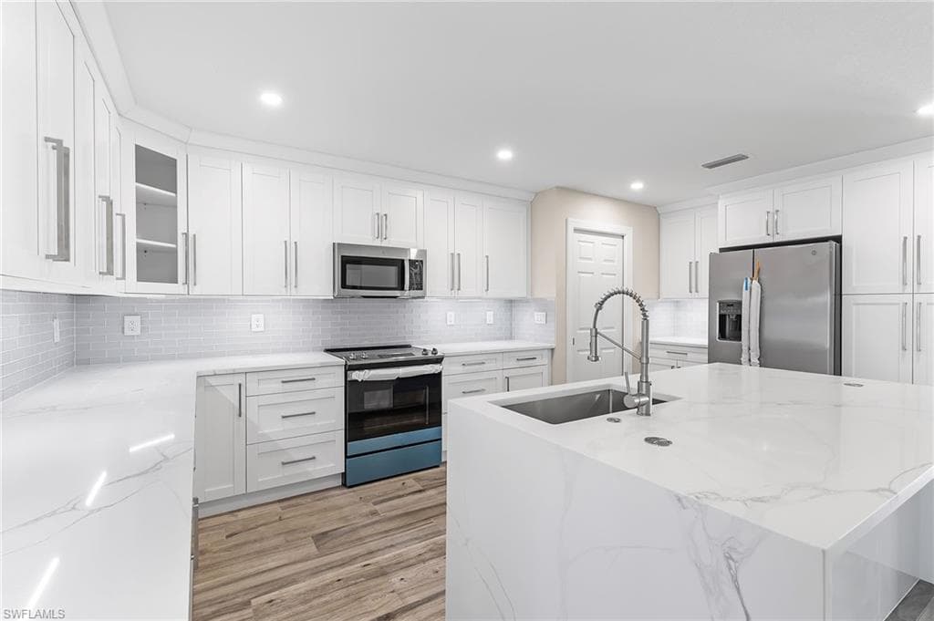 2541 Diplomat PKWY W CAPE CORAL, FL 33993