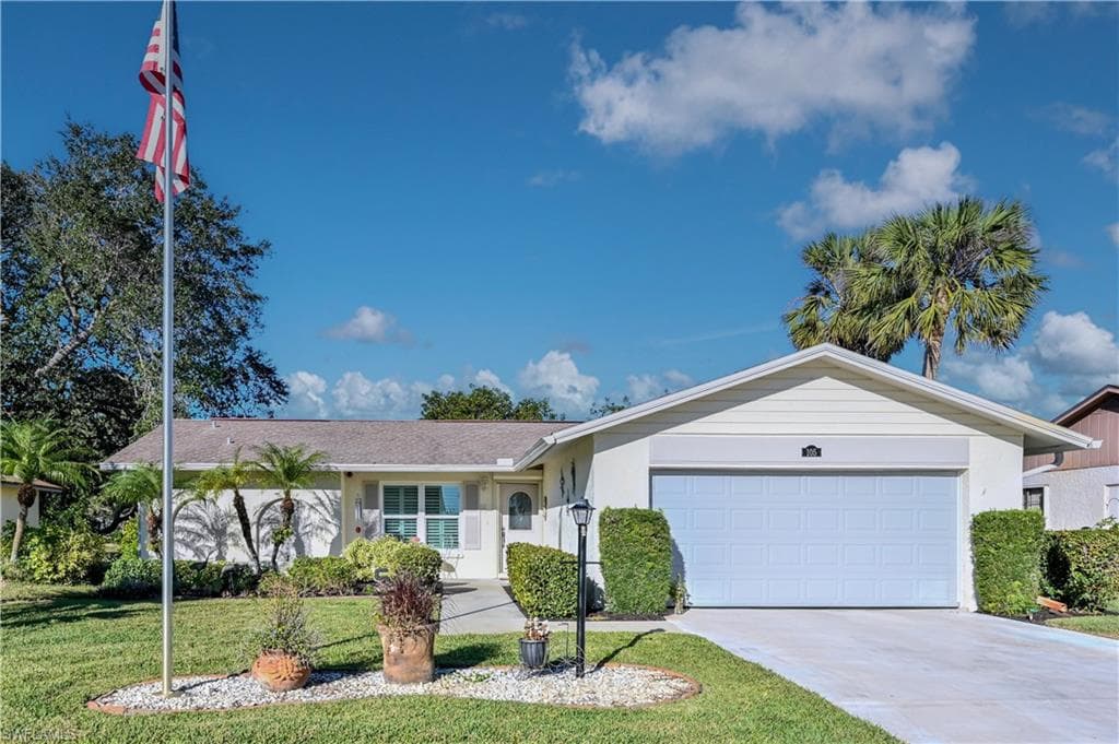 105 Fleur De Lis LN NAPLES, FL 34112