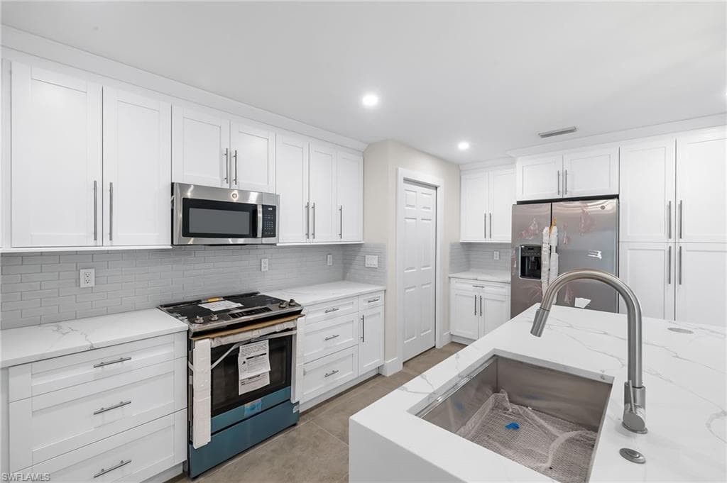 2207 Surfside BLVD CAPE CORAL, FL 33991