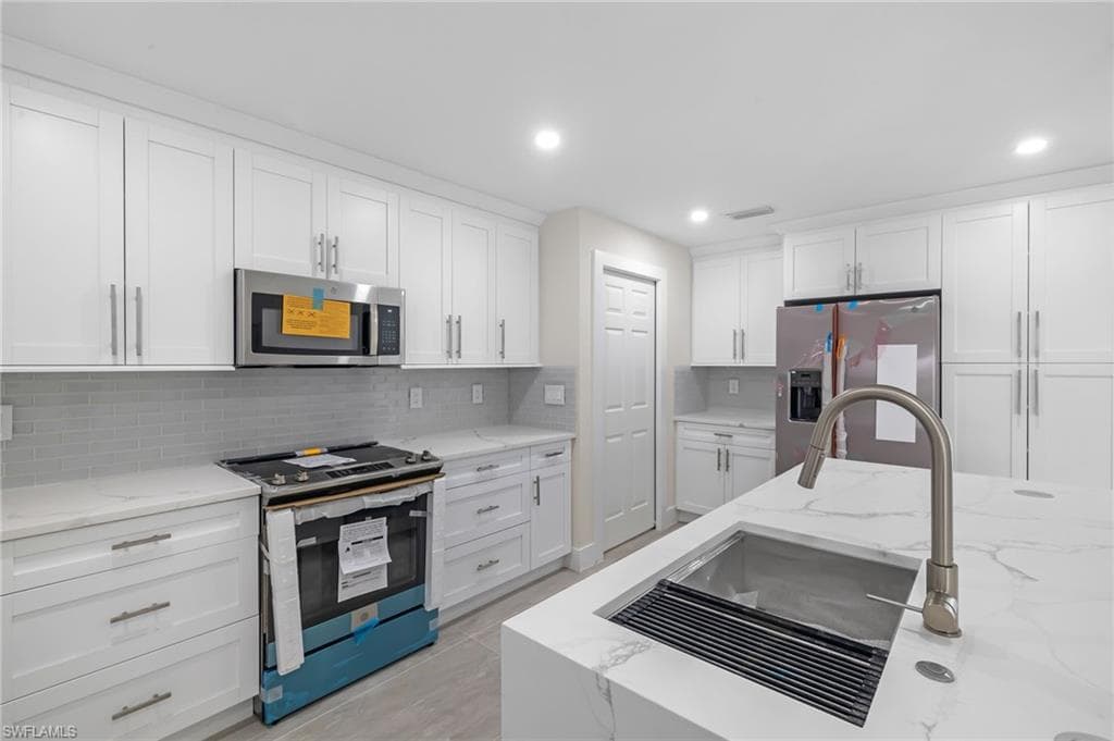 1723 Surfside BLVD CAPE CORAL, FL 33991