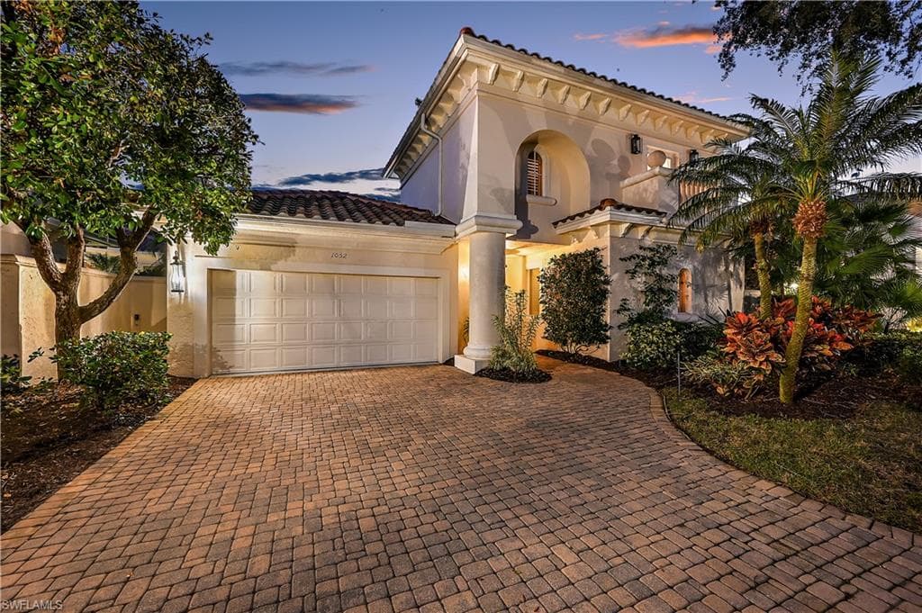 1052 Grand Isle DR S NAPLES, FL 34108