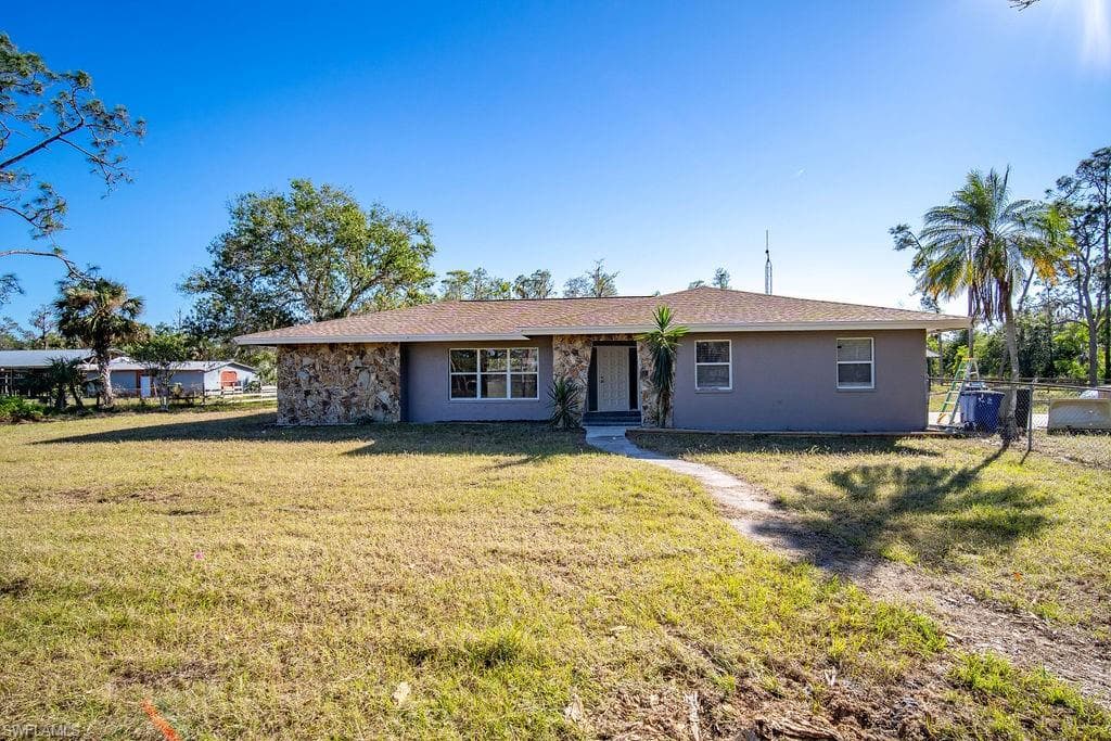 11840 Homestead LN FORT MYERS, FL 33905
