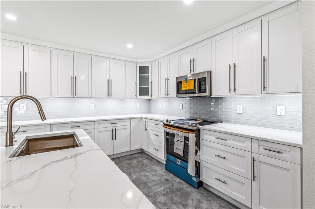 1633 Surfside BLVD CAPE CORAL, FL 33991
