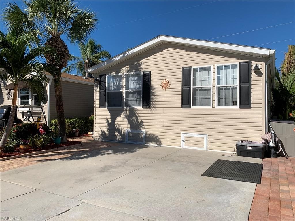 1615 Diamond Lake CIR NAPLES, FL 34114