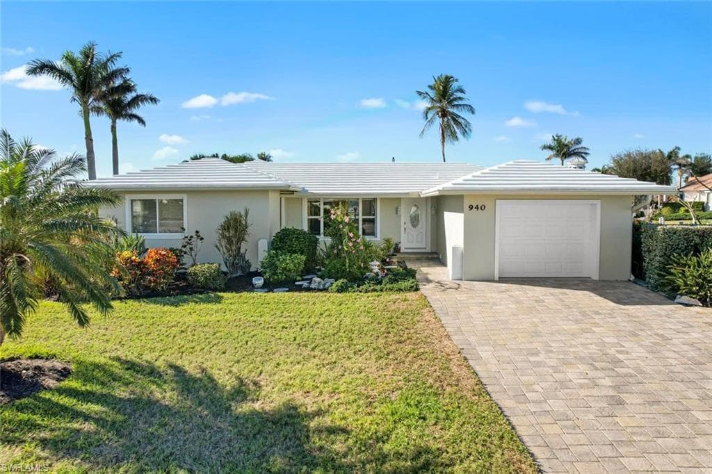 940 Iris CT MARCO ISLAND, FL 34145