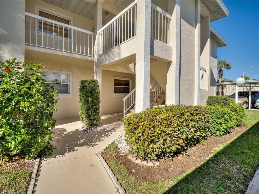 685 Squire CIR 104 NAPLES, FL 34104