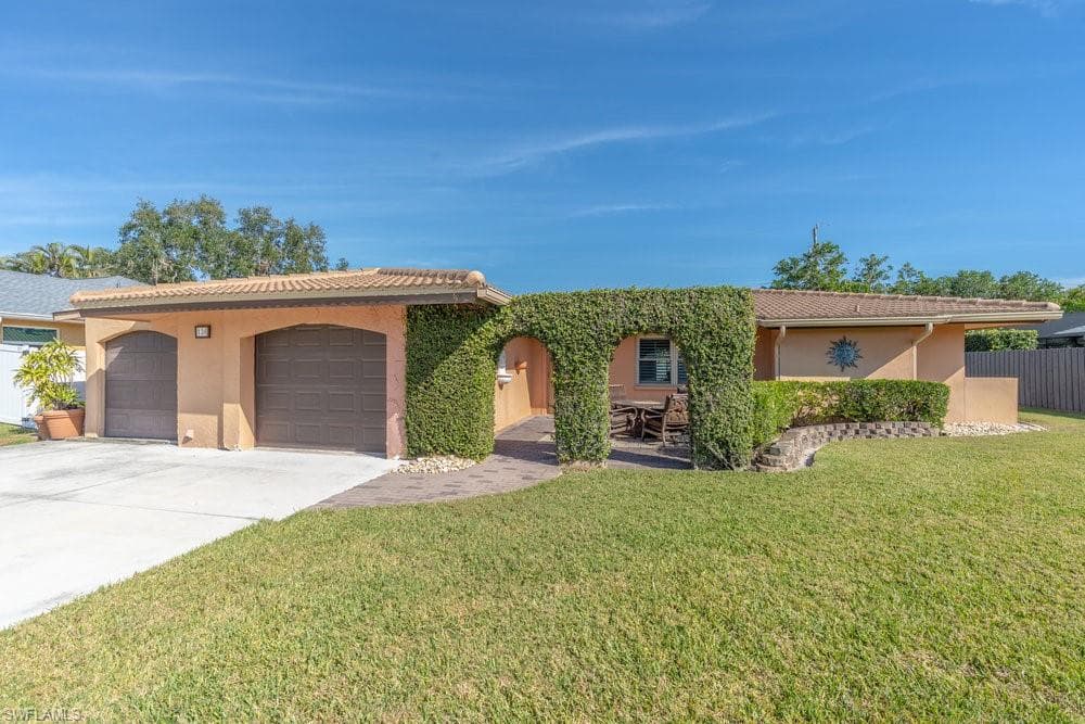 136 Coral Vine DR