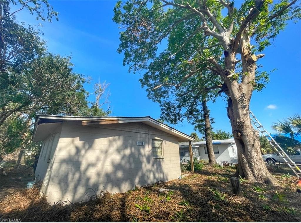 2715 Market ST FORT MYERS, FL 33916