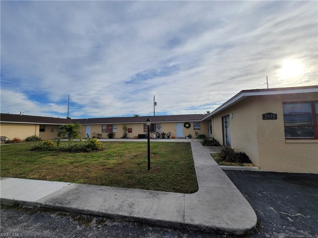 2935 SE 15th PL 6 CAPE CORAL, FL 33904