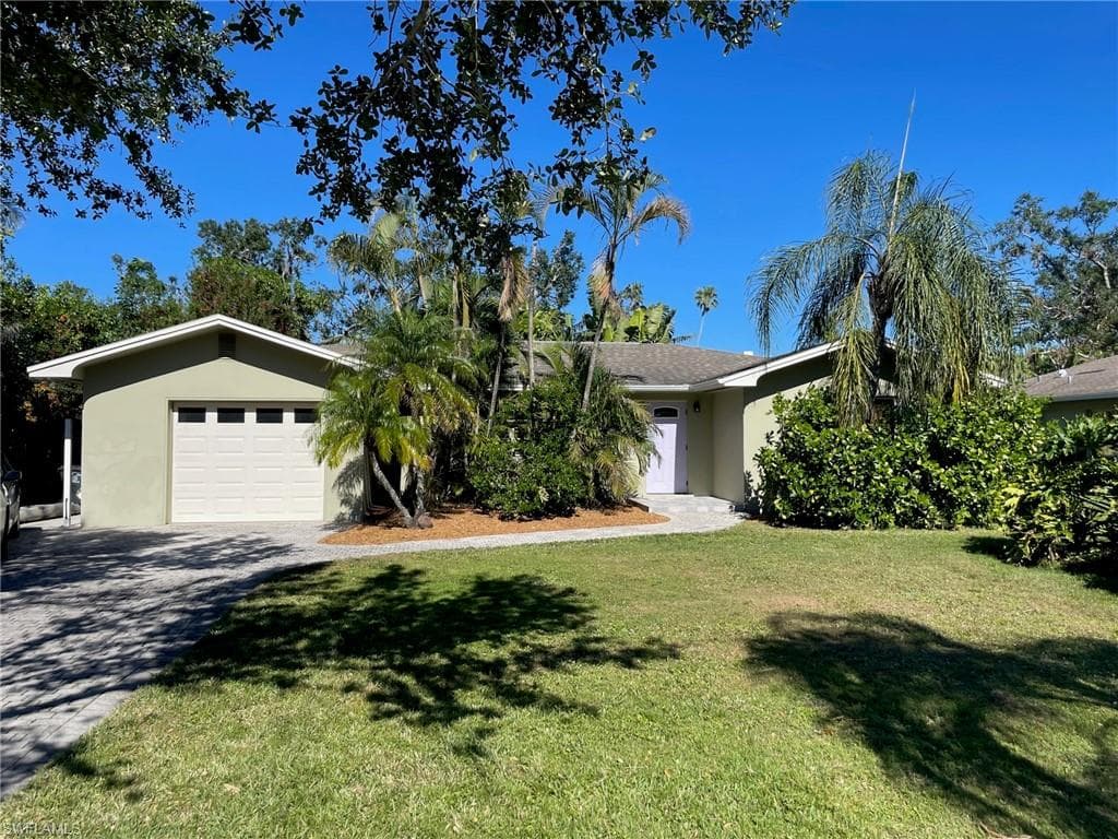 1325 Canterbury DR FORT MYERS, FL 33901