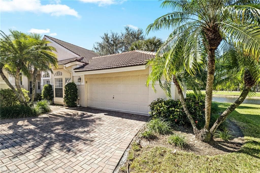 181 Amblewood LN 5-505 NAPLES, FL 34105