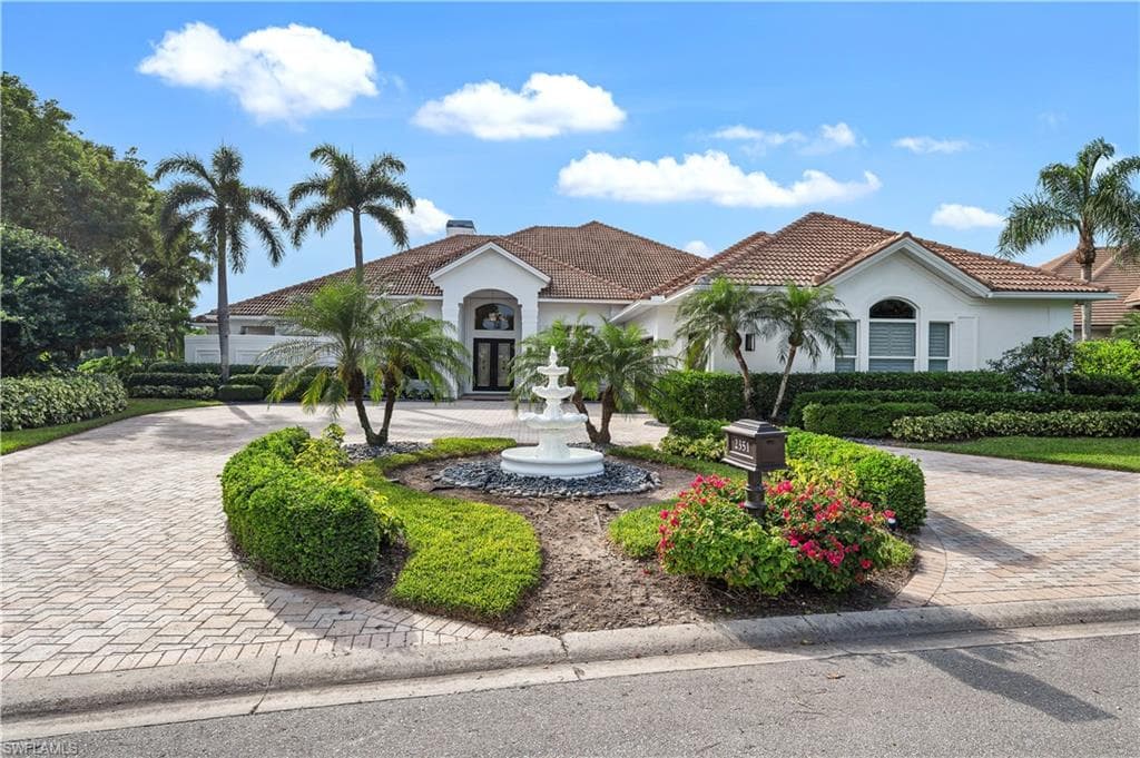 2351 Alexander Palm DR NAPLES, FL 34105