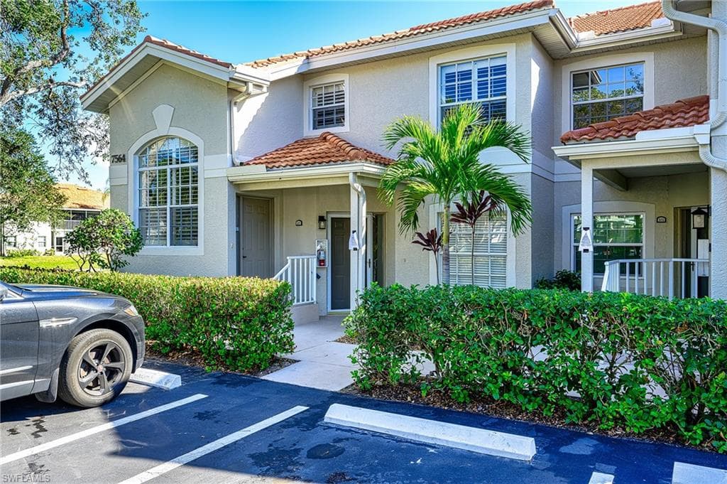 7564 Silver Trumpet LN U-101 NAPLES, FL 34109
