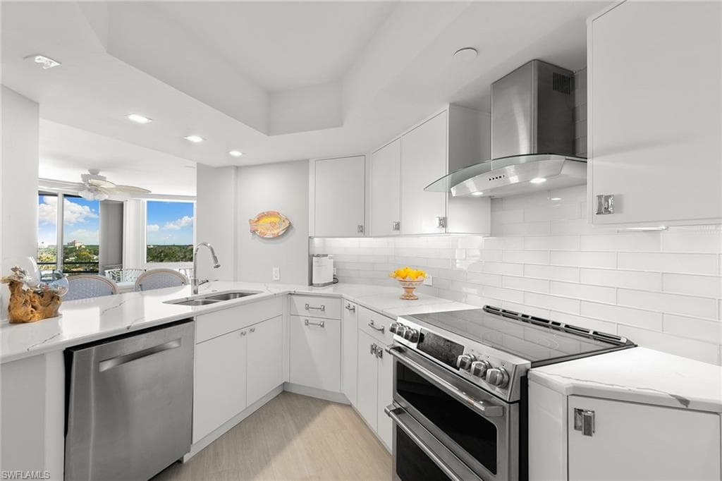 4751 Gulf Shore BLVD N 904 NAPLES, FL 34103