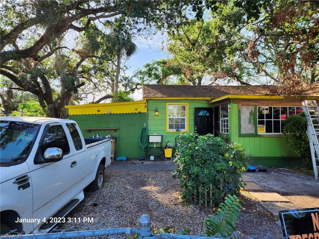 70 Crescent Lake DR NORTH FORT MYERS, FL 33917
