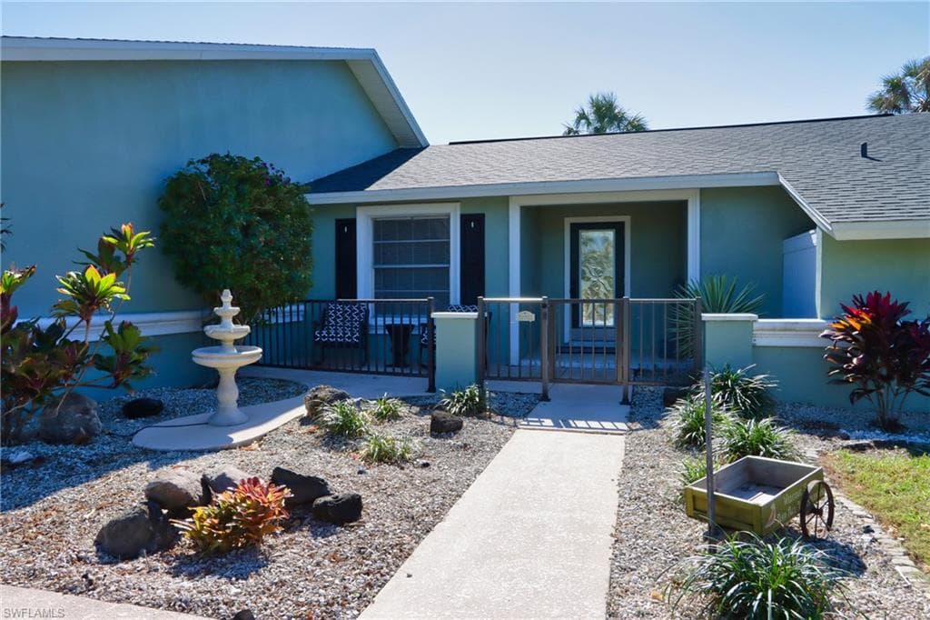 2108 Lochmoor CIR NORTH FORT MYERS, FL 33903