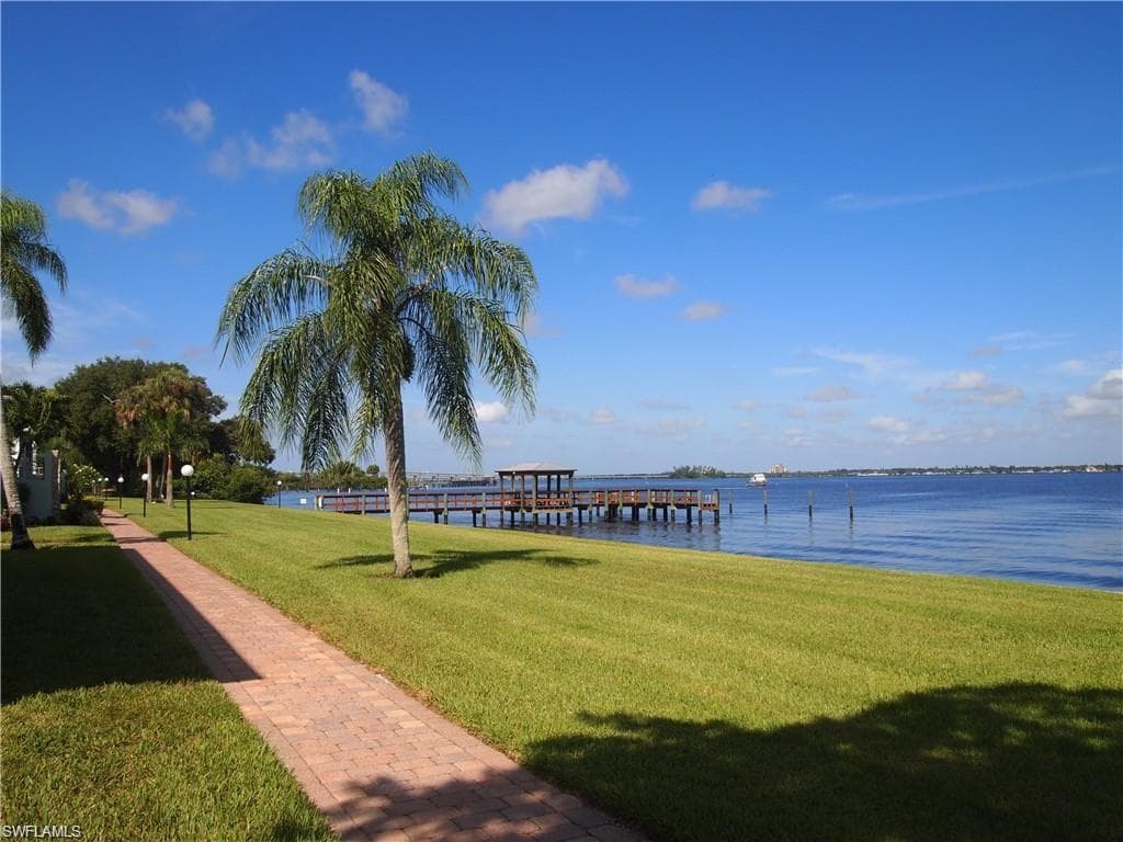 3225 E Riverside DR 25B FORT MYERS, FL 33916