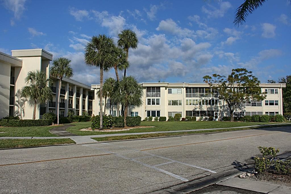 1828 Pine Valley DR 211 FORT MYERS, FL 33907
